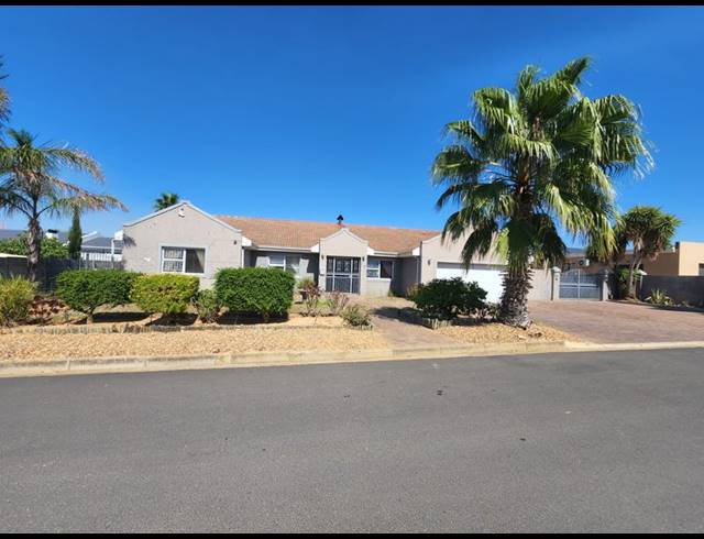 4 BEDROOM HOUSE FOR SALE IN PANORAMA